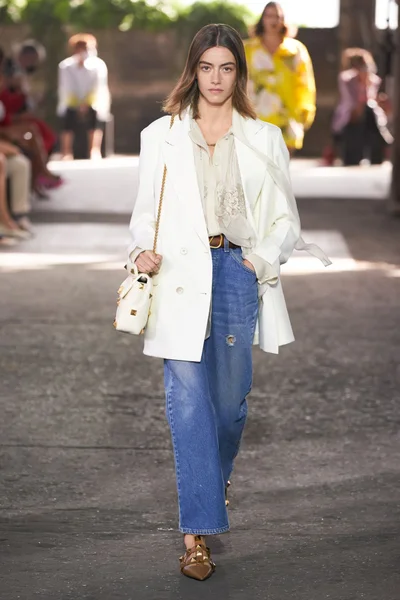 Look 44